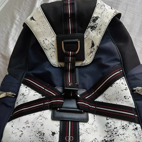 ✨Dior Black navy and White Backpack 100% authentic 
Men and women can both use - Picture 3 of 9